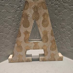 Wooden Pineapple A 8"